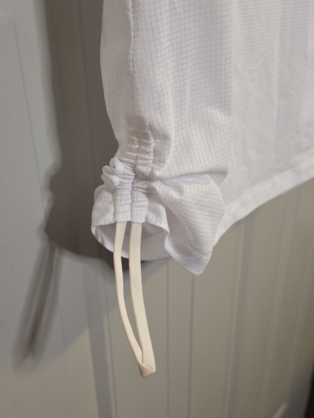 Fabletics - White Racerback Tank Top With Adjustable Sides - Picture 3 of 6